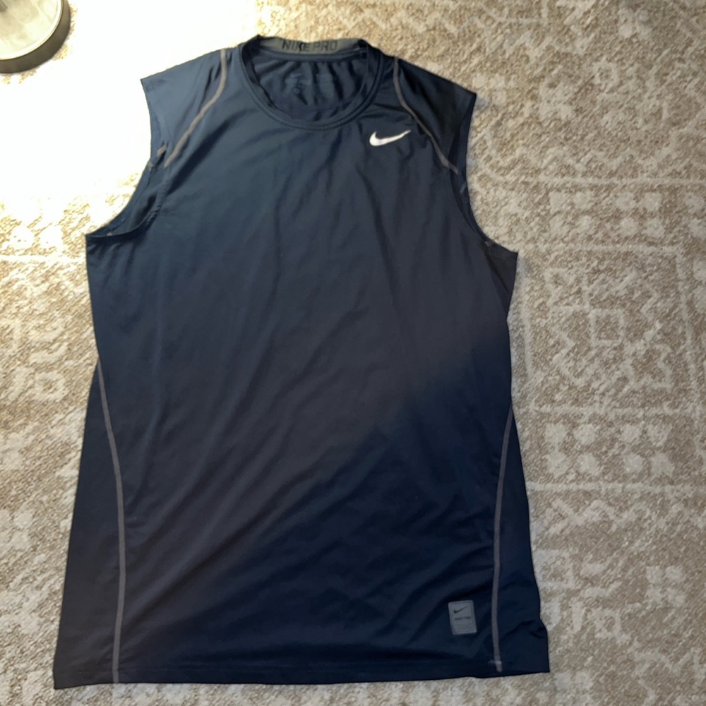 Men’s Nike pro, fitted , dry fit tank. 

Size L 

Dark navy blue